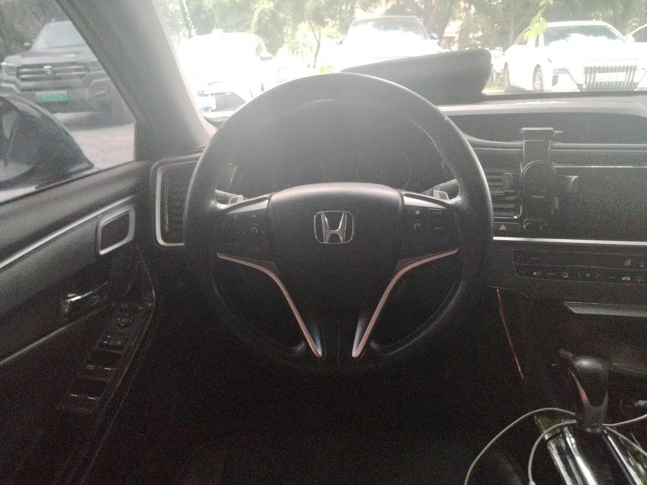 Honda Spirior 2015 2.0L Prestige Edition — миниатюра 14