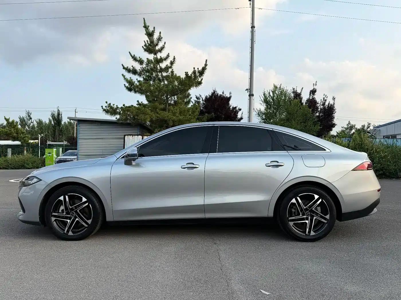 Roewe D7 2023 DMH 125km Flagship Edition — миниатюра 8