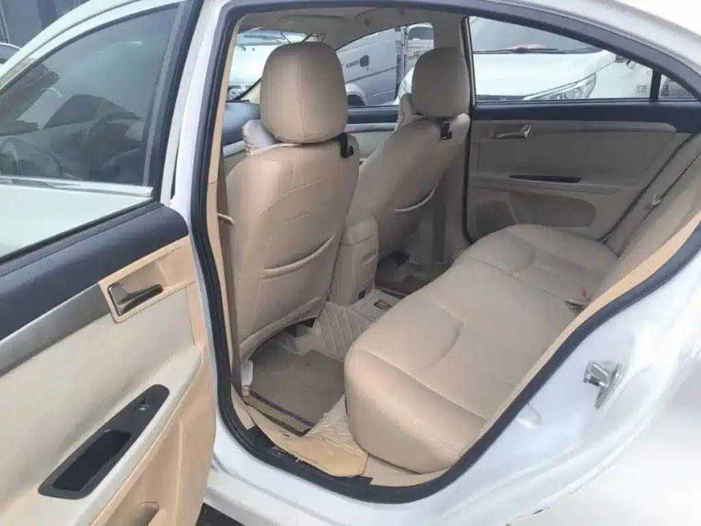 Roewe 350 2013 Model 350S 1.5L Automatic Speeding Edition — миниатюра 6