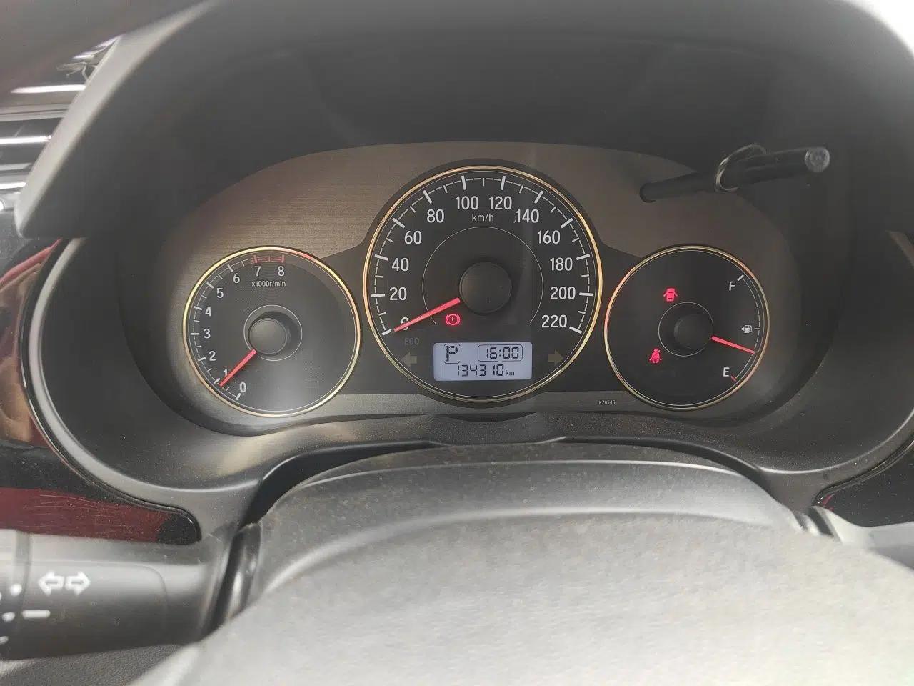Honda Greiz 2016 1.5L CVT Comfort Version — миниатюра 11