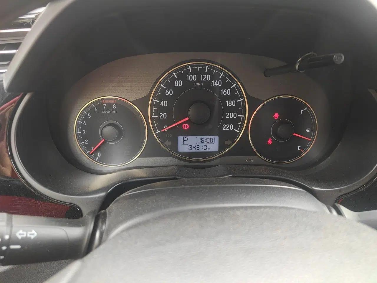 Honda Greiz 2016 1.5L CVT Comfort Version — миниатюра 12