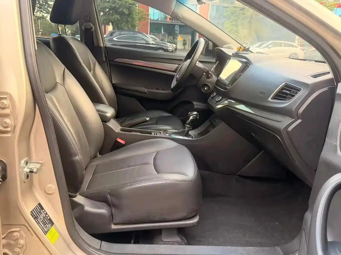 Roewe 360 2015 1.5L Automatic Deluxe Edition — миниатюра 13