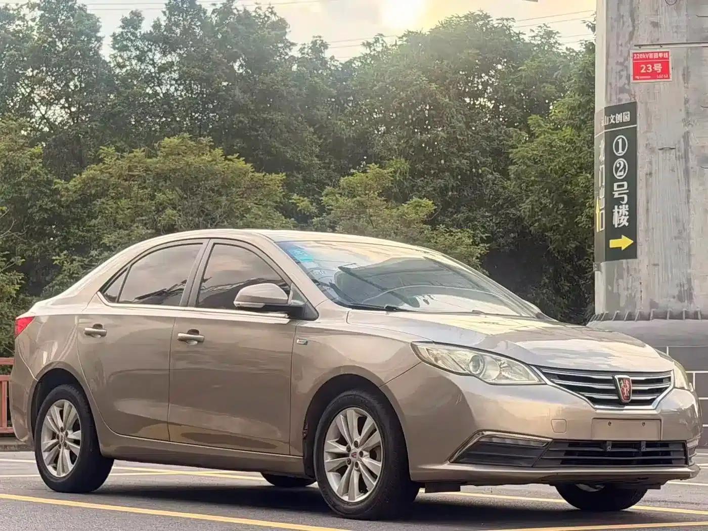 Roewe 360 2015 1.5L Automatic Deluxe Edition — миниатюра 3
