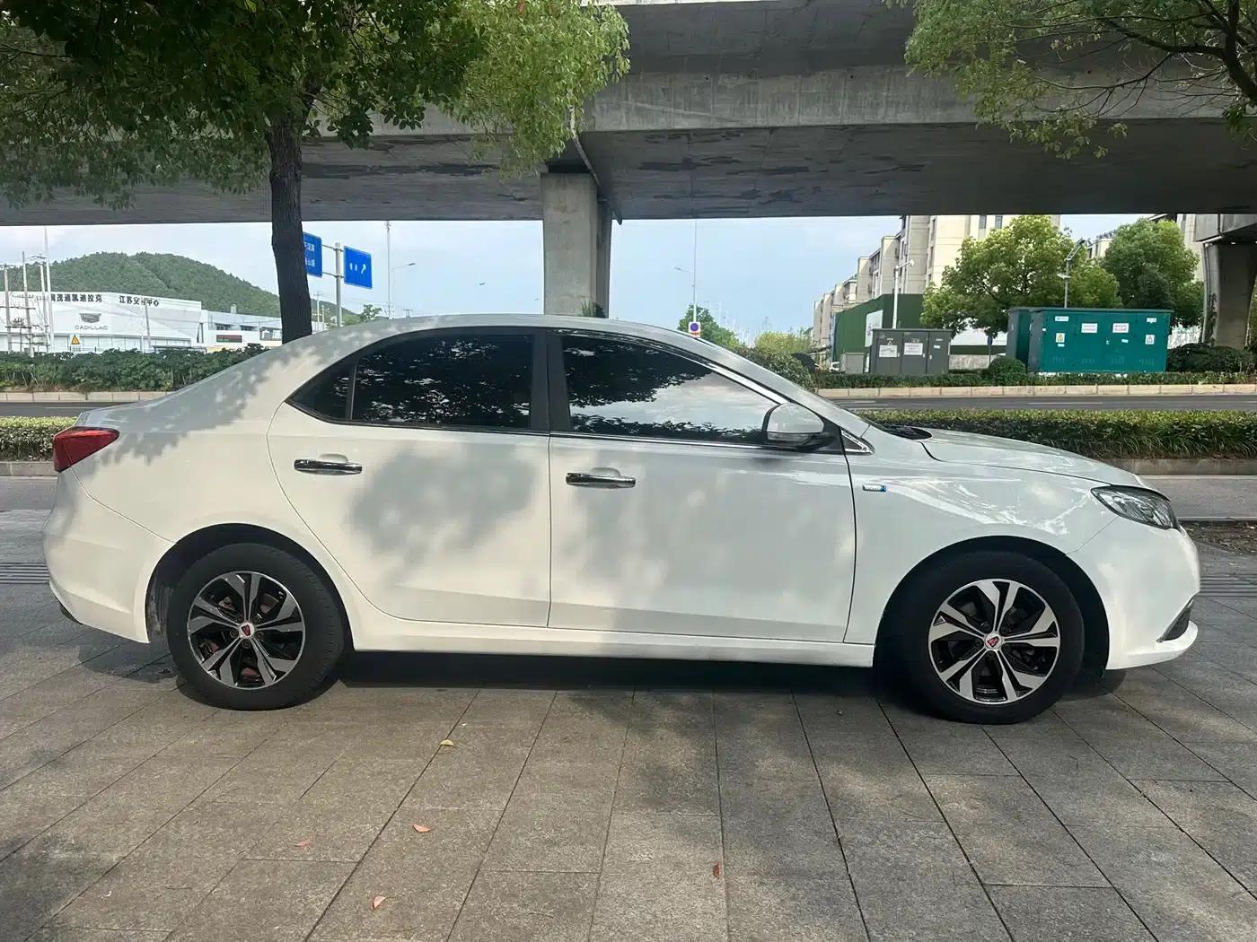 Roewe 360 2017 1.5L Automatic Deluxe Edition — миниатюра 6