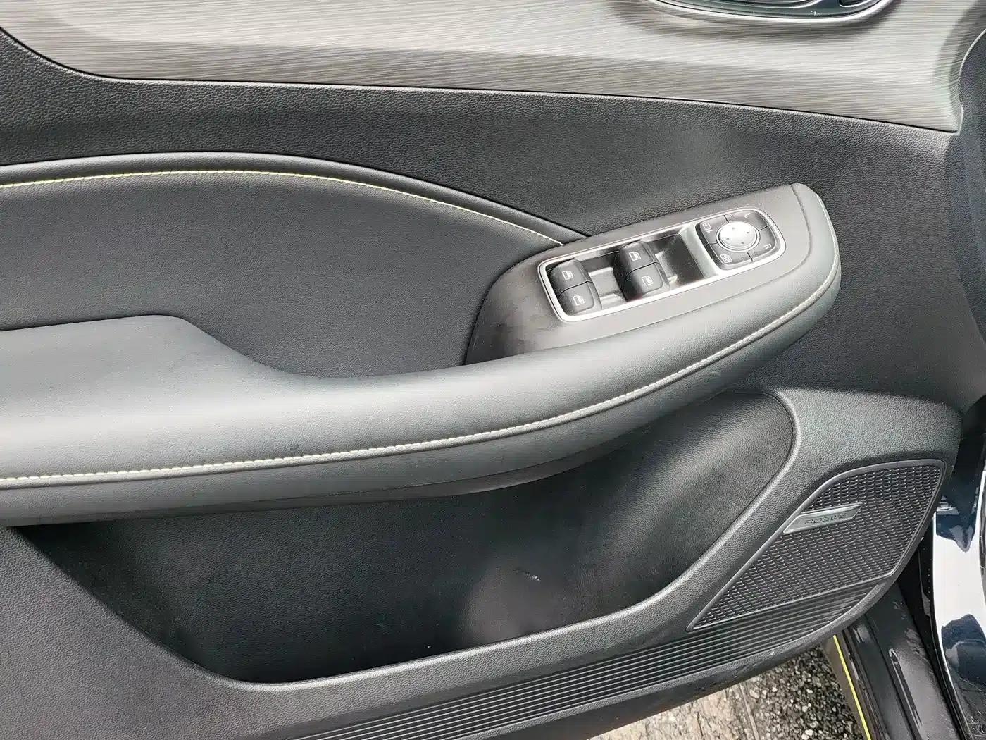 Roewe RX5 New Energy 2021 ePLUS National Trend Ronglin Luxury Edition — миниатюра 13