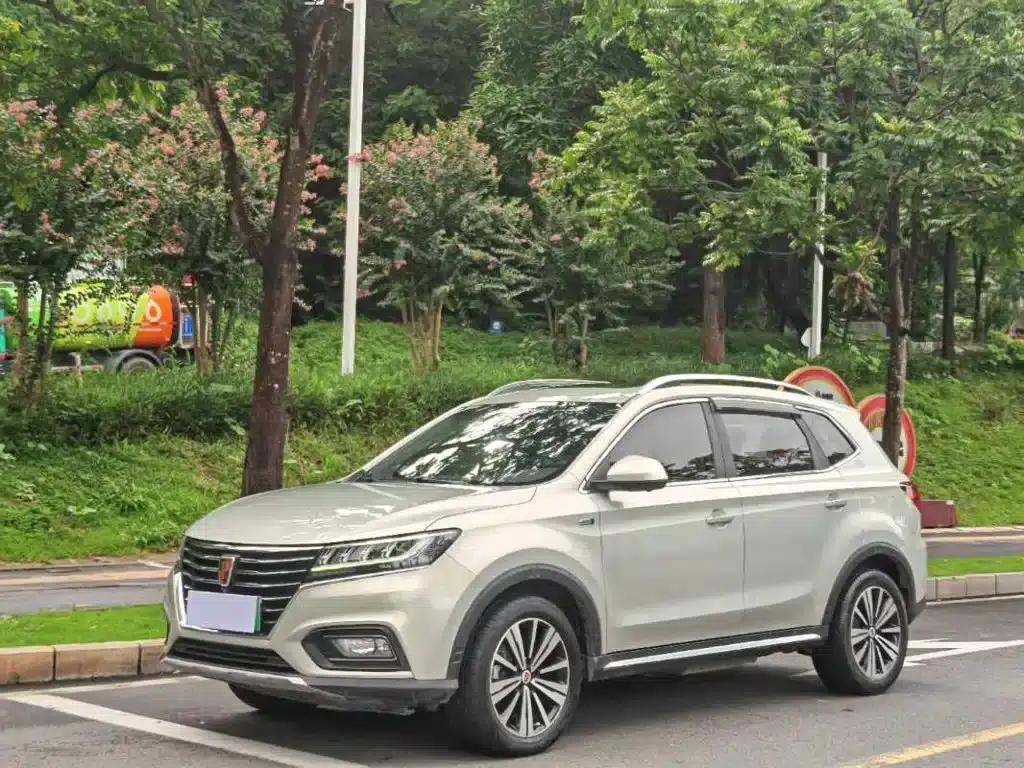 Roewe RX5 New Energy 2017 eRX5 50T Hybrid Connected Premium Flagship Edition — миниатюра 1