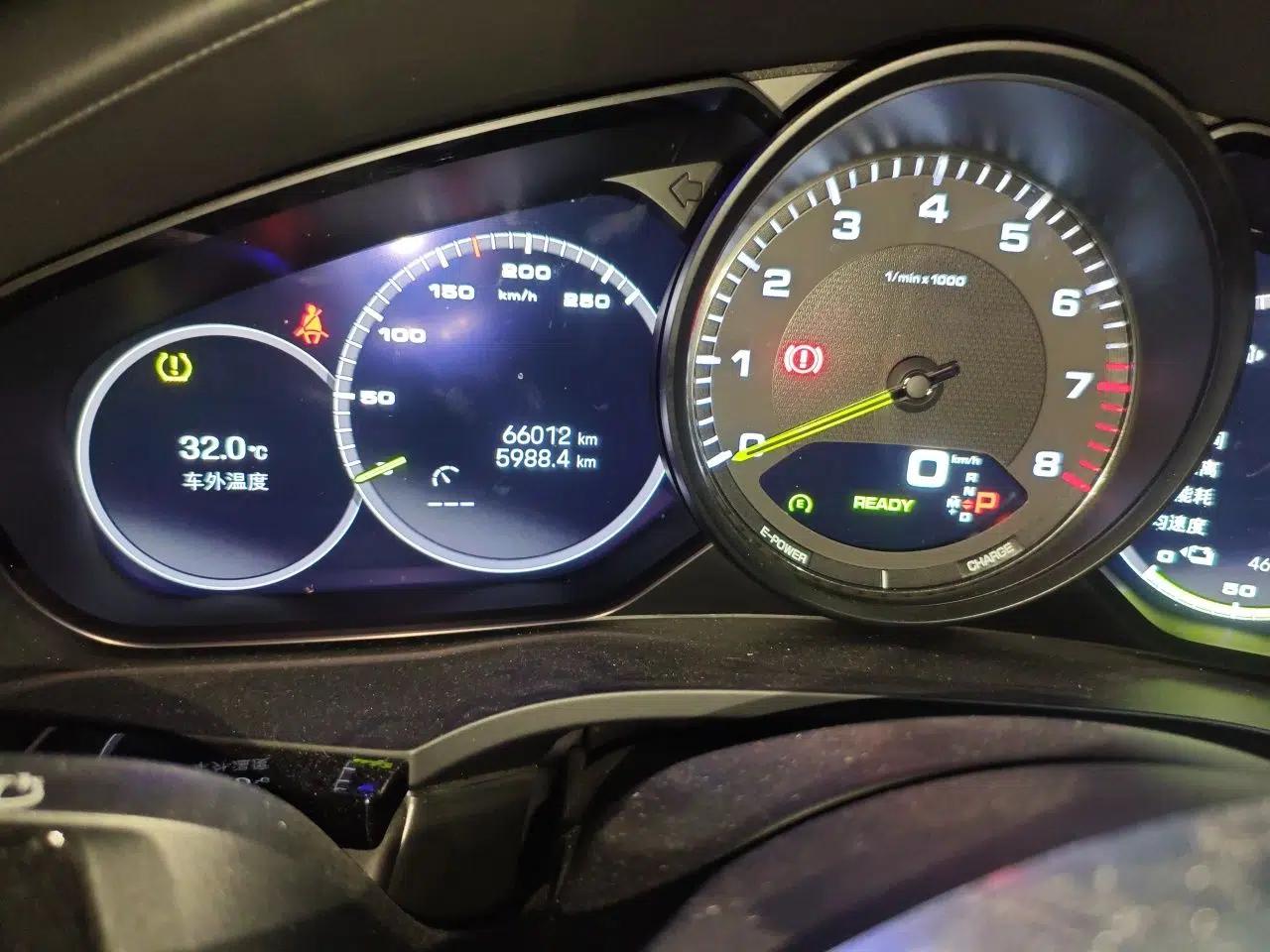 Porsche Cayenne E-Hybrid 2023 Cayenne E-Hybrid 2.0T Platinum Edition — миниатюра 12