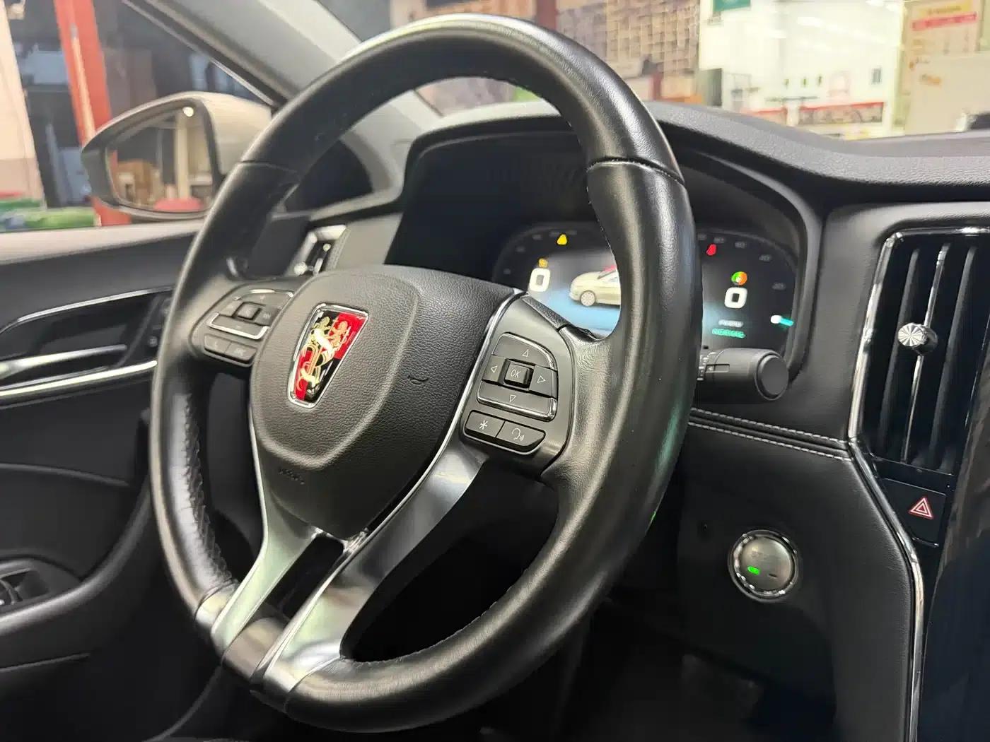 Roewe i6 New Energy 2017 45T Hybrid Connected Smart Edition — миниатюра 18