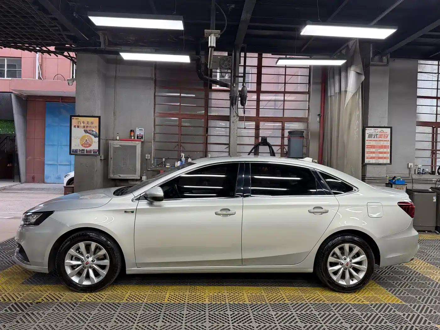 Roewe i6 New Energy 2017 45T Hybrid Connected Smart Edition — миниатюра 3