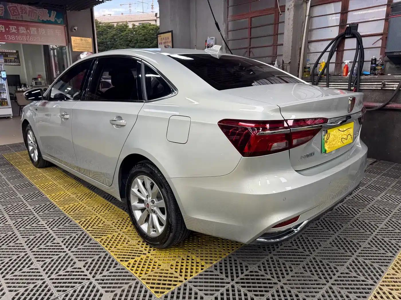 Roewe i6 New Energy 2017 45T Hybrid Connected Smart Edition — миниатюра 4