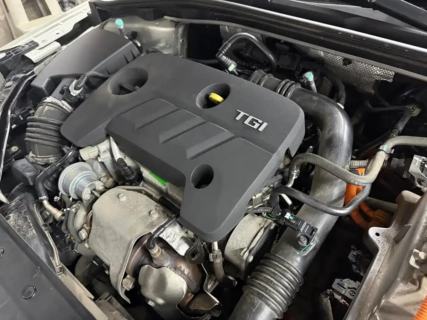 Roewe i6 New Energy 2017 45T Hybrid Connected Smart Edition — миниатюра 45