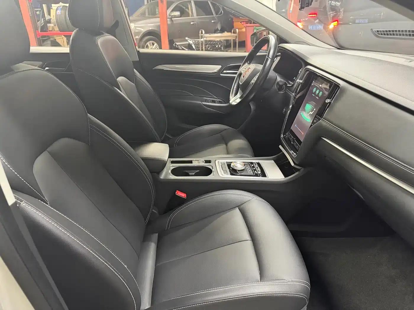 Roewe i6 New Energy 2017 45T Hybrid Connected Smart Edition — миниатюра 8