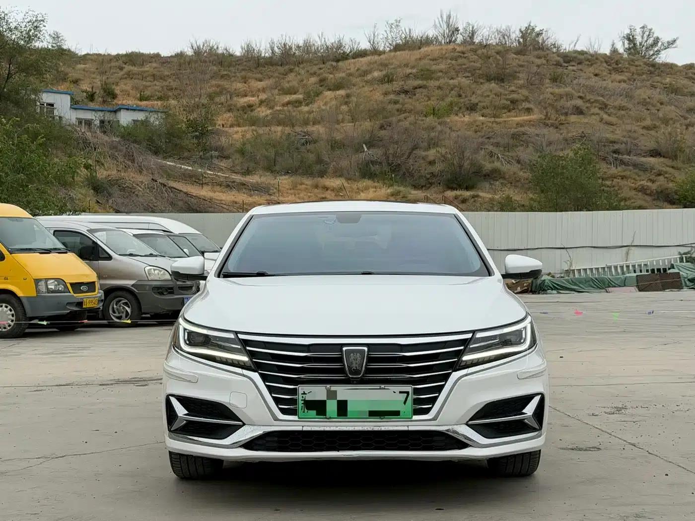 Roewe i6 New Energy 2017 45T Hybrid Connected Smart Edition — миниатюра 2