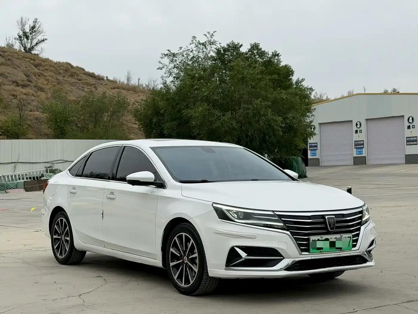Roewe i6 New Energy 2017 45T Hybrid Connected Smart Edition — миниатюра 3