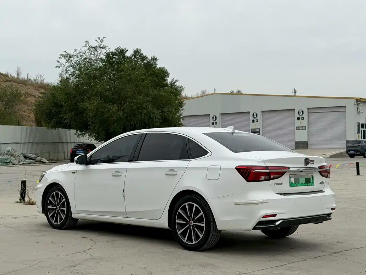 Roewe i6 New Energy 2017 45T Hybrid Connected Smart Edition — миниатюра 7
