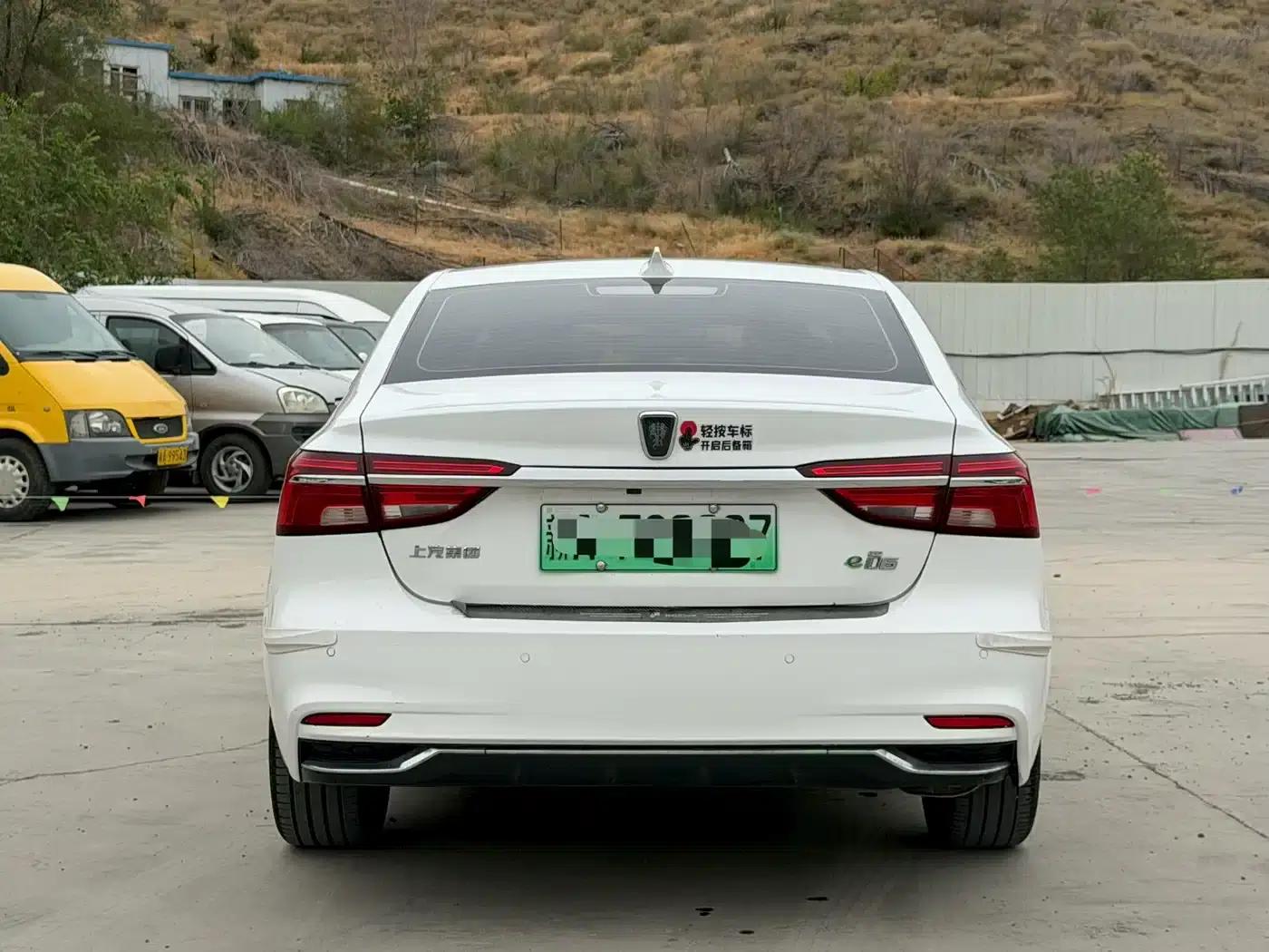 Roewe i6 New Energy 2017 45T Hybrid Connected Smart Edition — миниатюра 8