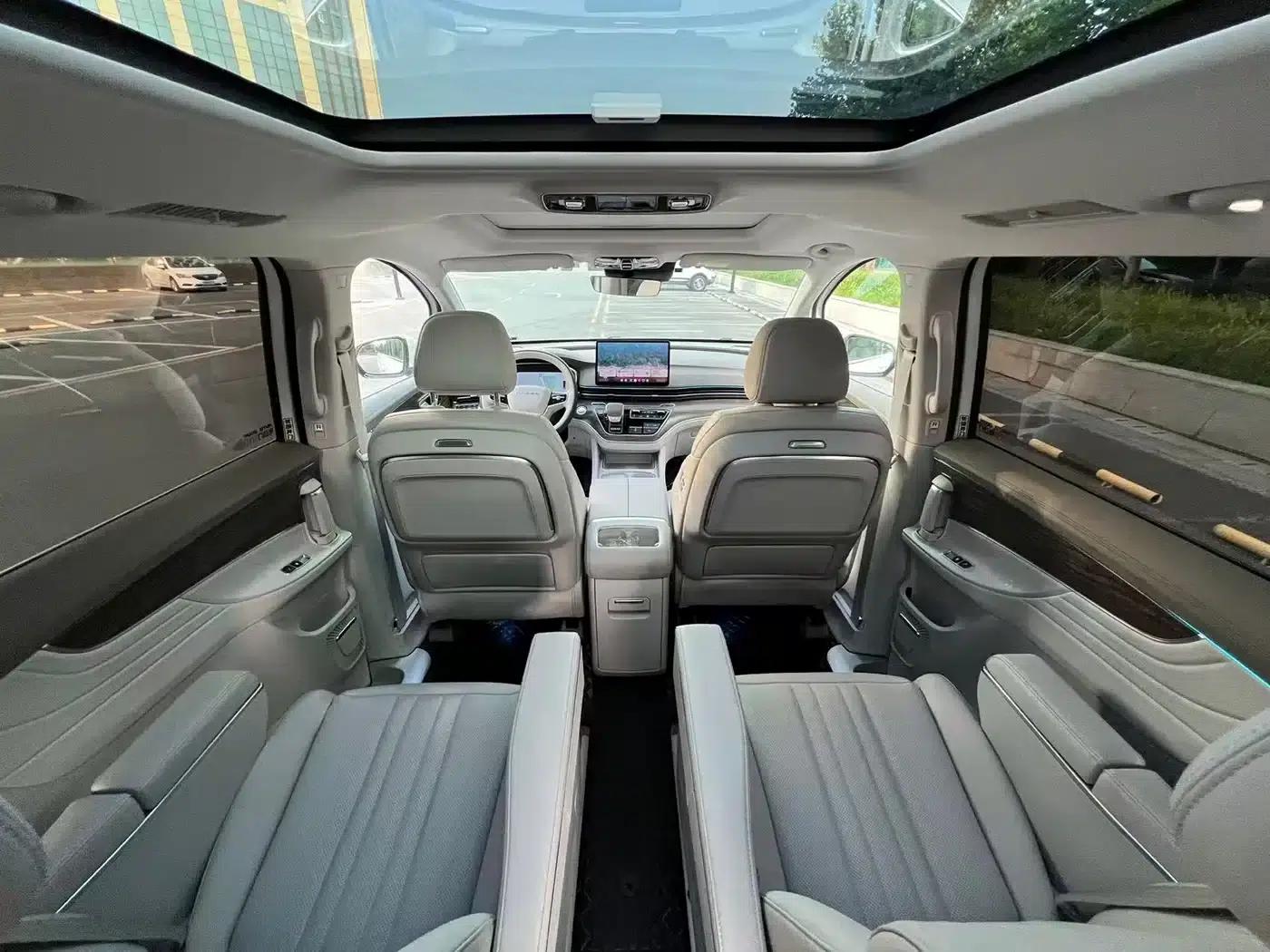 Roewe iMAX8 New Energy 2025 1.5T DMH Luxury Edition — миниатюра 4