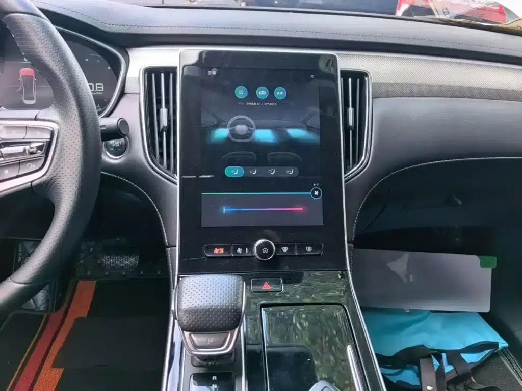 Roewe i6 MAX 2020 300TGI Automatic Cool and Intelligent Driving Edition — миниатюра 13