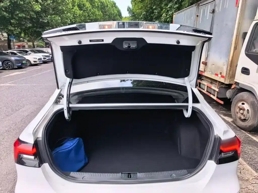 Roewe i6 MAX 2020 300TGI Automatic Cool and Intelligent Driving Edition — миниатюра 19