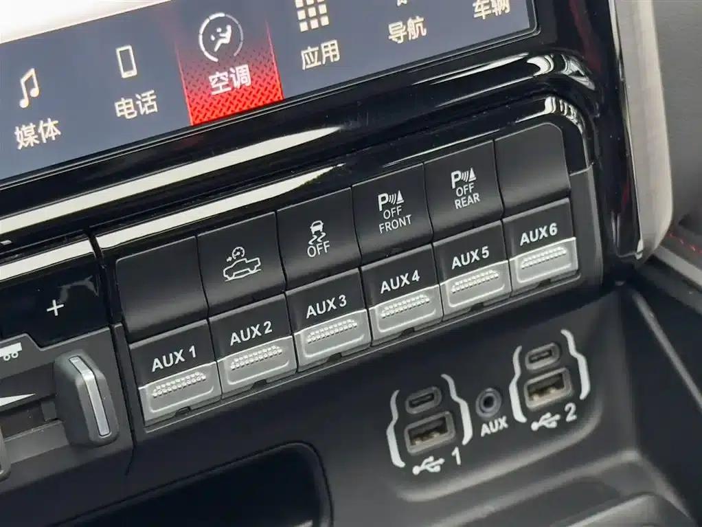 RAM Trucks Tyrannosaurus Rex 2022 6.2T US Spec — миниатюра 13