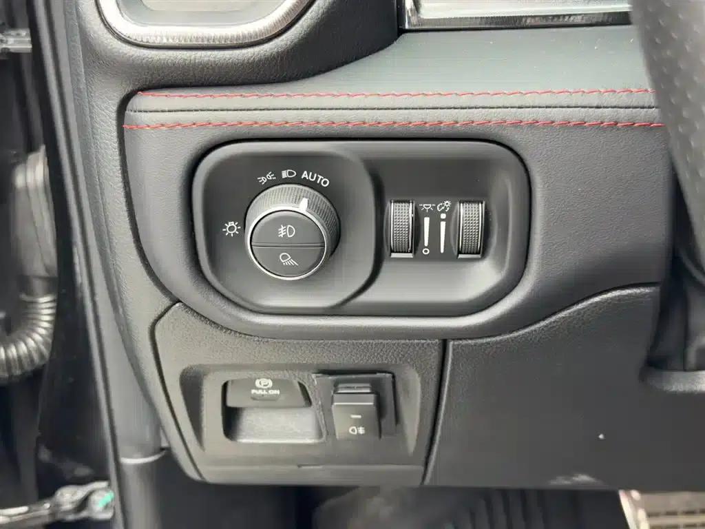 RAM Trucks Tyrannosaurus Rex 2022 6.2T US Spec — миниатюра 16