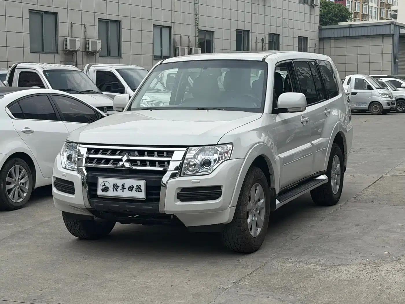 2016 Pajero Imported 3.0L Automatic Standard Edition (National V Emission Standard) — миниатюра 1