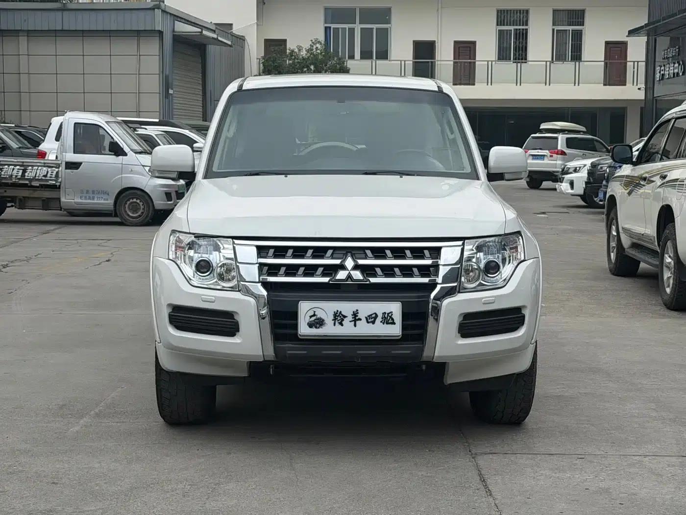 2016 Pajero Imported 3.0L Automatic Standard Edition (National V Emission Standard) — миниатюра 2