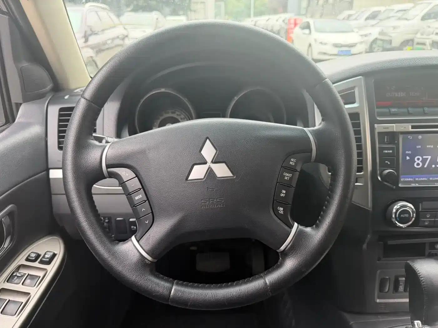 2016 Pajero Imported 3.0L Automatic Standard Edition (National V Emission Standard) — миниатюра 6
