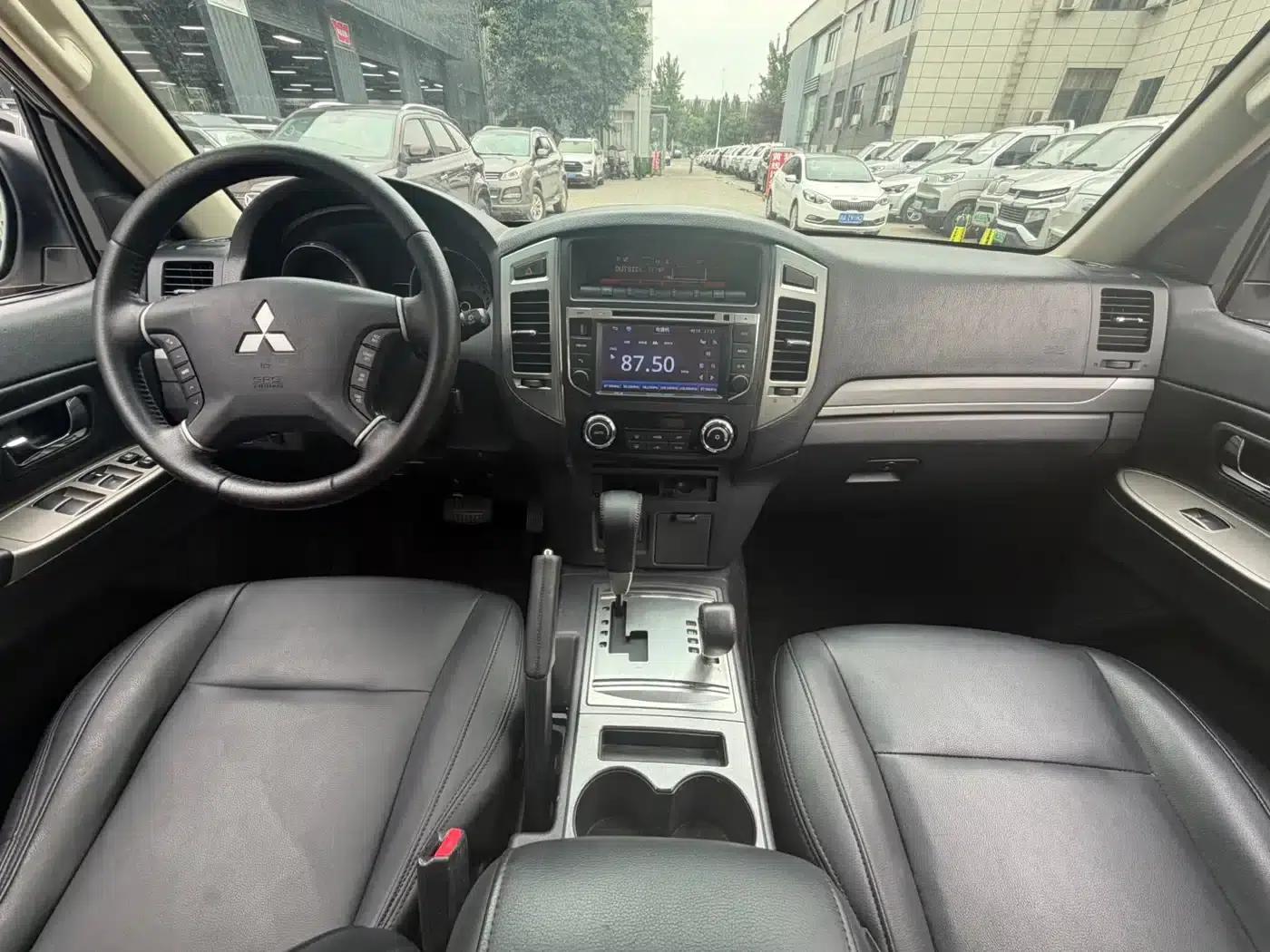 2016 Pajero Imported 3.0L Automatic Standard Edition (National V Emission Standard) — миниатюра 8