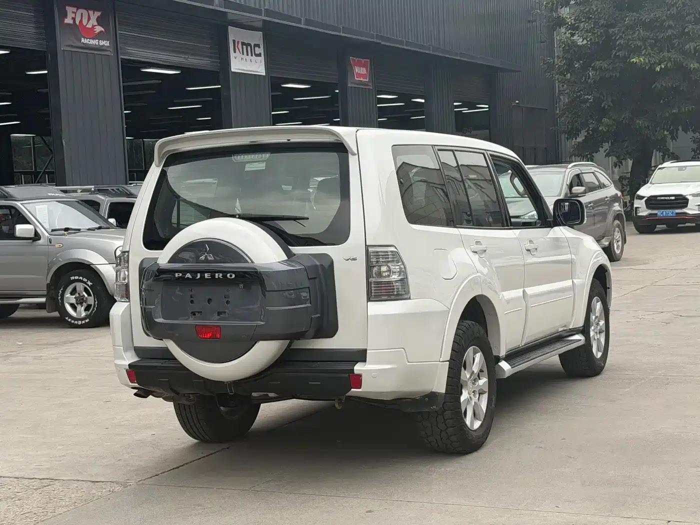 2016 Pajero Imported 3.0L Automatic Standard Edition (National V Emission Standard) — миниатюра 9