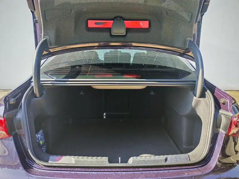 Audi A3 2025 A3L Limousine 35 TFSI Flying Spur Luxury Edition + Luxury Package — миниатюра 19