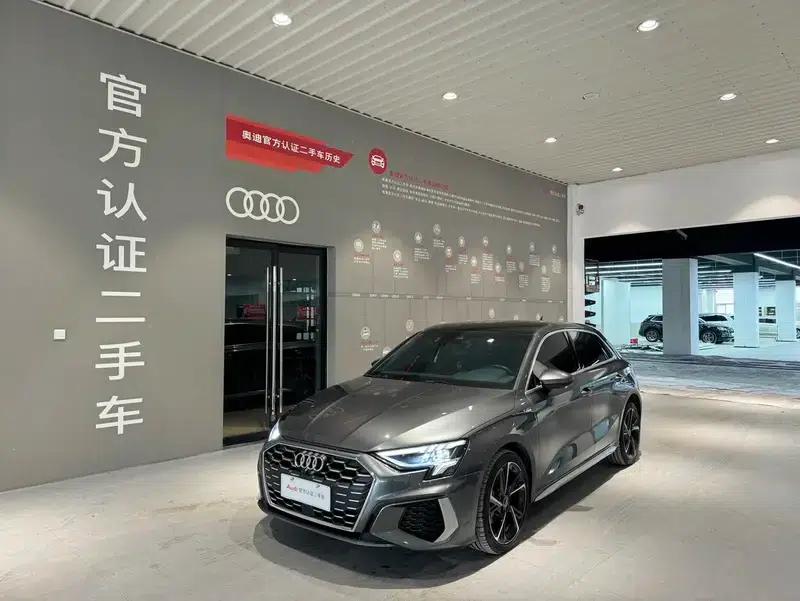 Audi A3 2023 Facelift Sportback 35 TFSI Fashion Sporty Model — миниатюра 1