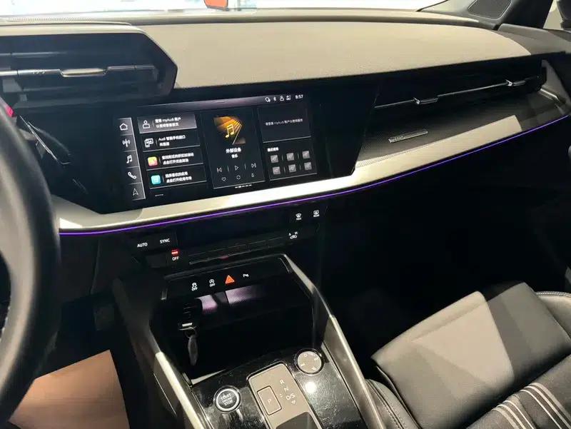 Audi A3 2023 Facelift Sportback 35 TFSI Fashion Sporty Model — миниатюра 7