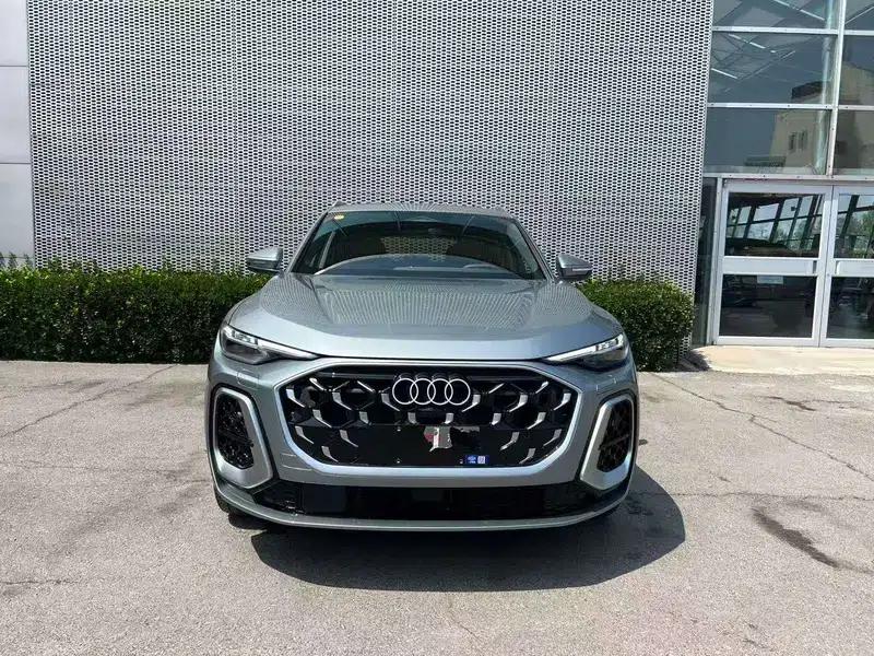 Audi Q5L 2026 2.0T Exclusive Edition for Million Users — миниатюра 2