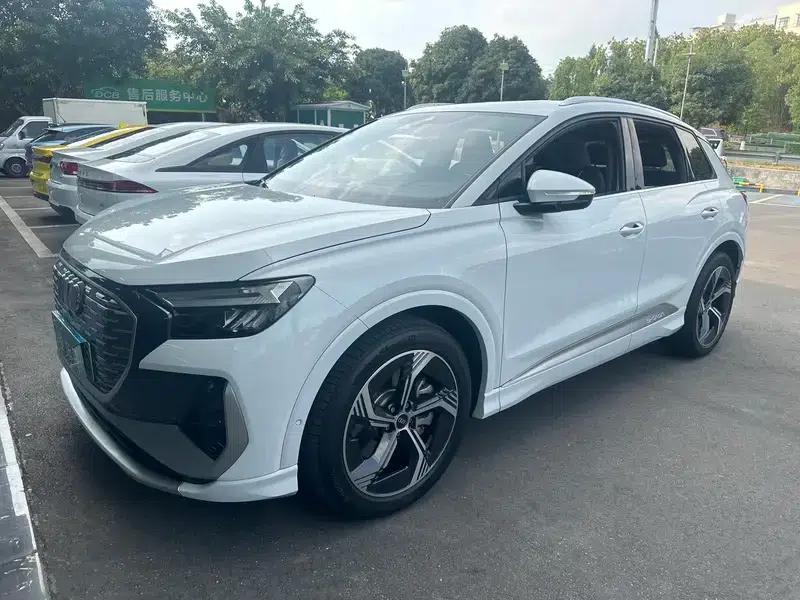 Audi Q4 e-tron 2022 40 e-tron First Edition — миниатюра 1