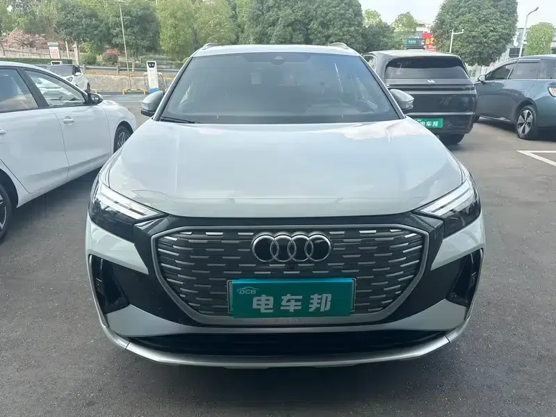 Audi Q4 e-tron 2022 40 e-tron First Edition — миниатюра 2