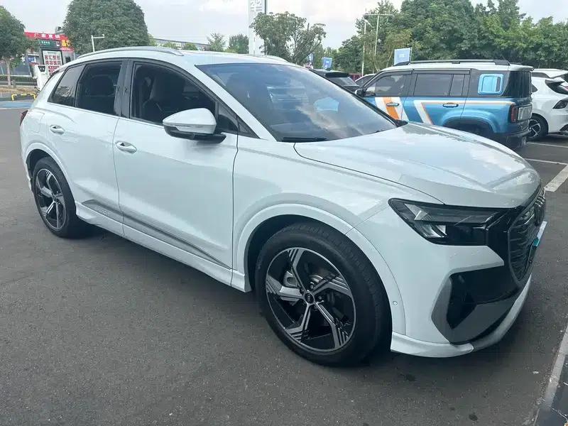 Audi Q4 e-tron 2022 40 e-tron First Edition — миниатюра 3