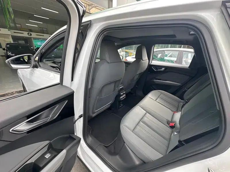 Audi Q4 e-tron 2022 40 e-tron First Edition — миниатюра 9