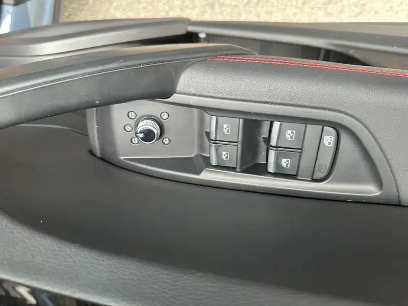 Audi Q5L Sportback 2022 Facelift 40 TFSI RS Package (Extreme Performance) — миниатюра 27