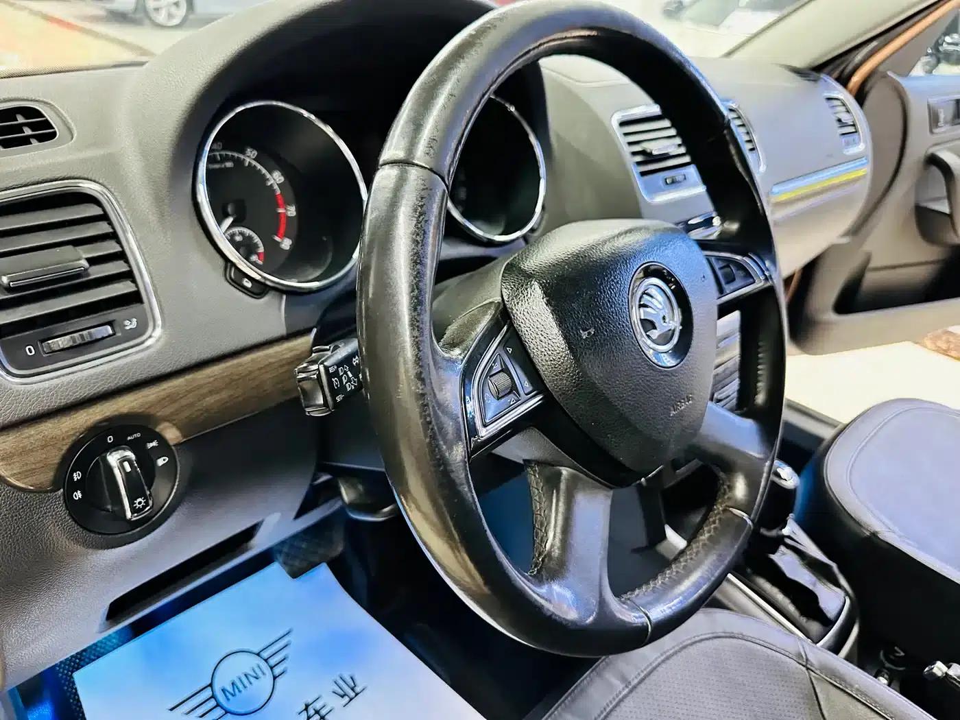 Yeti 2014 1.8TSI DSG Off-Road Edition — миниатюра 17