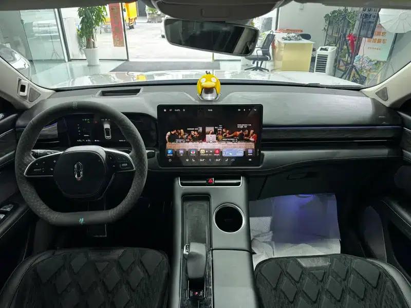 Wenjie M5 2022 Extended Range AWD Performance Edition — миниатюра 7