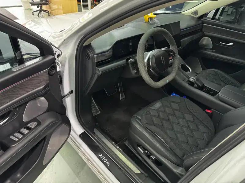 Wenjie M5 2022 Extended Range AWD Performance Edition — миниатюра 8