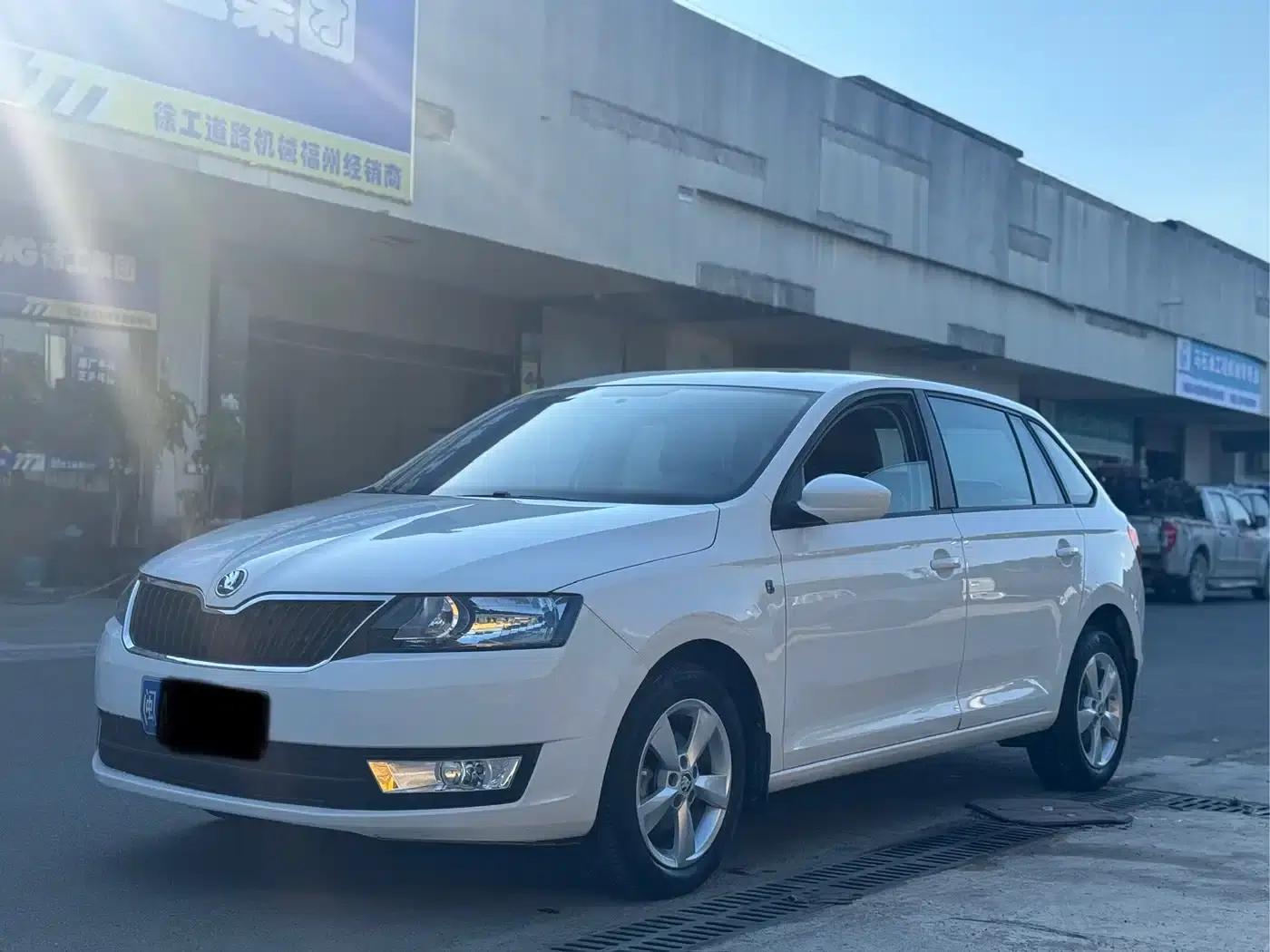Rapid 2014 1.6L Automatic Enjoy Edition — миниатюра 1