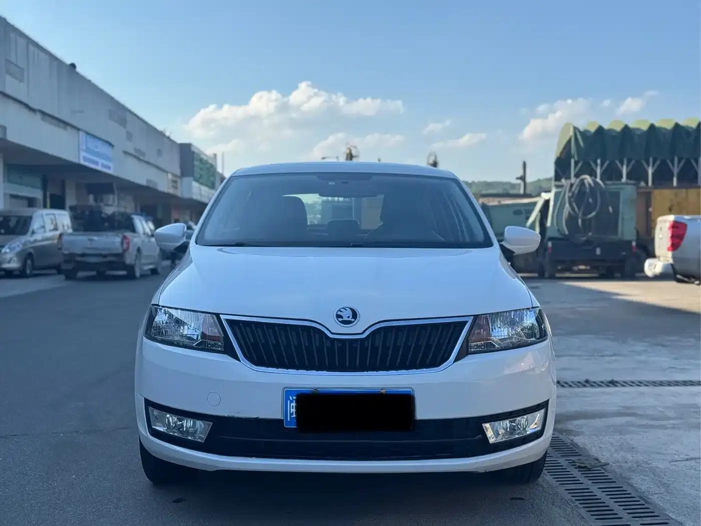 Rapid 2014 1.6L Automatic Enjoy Edition — миниатюра 2