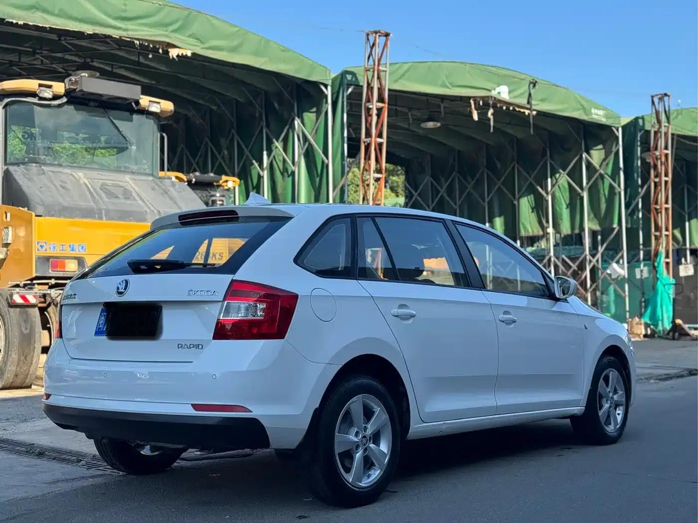 Rapid 2014 1.6L Automatic Enjoy Edition — миниатюра 5