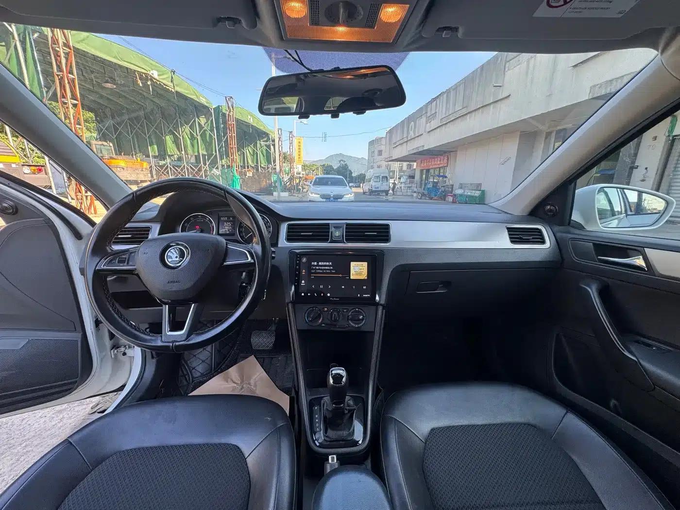 Rapid 2014 1.6L Automatic Enjoy Edition — миниатюра 7