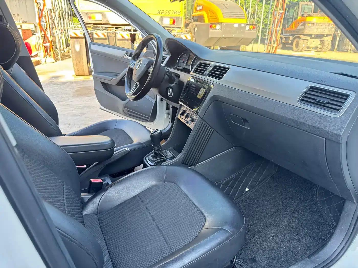 Rapid 2014 1.6L Automatic Enjoy Edition — миниатюра 10