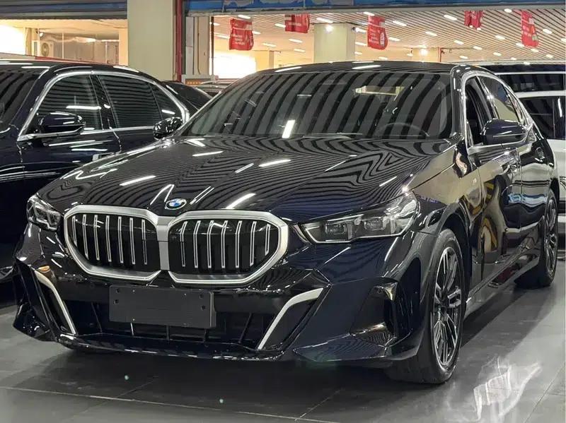 2024 BMW 5 Series 530Li Leading Edition M Sport Package — миниатюра 1