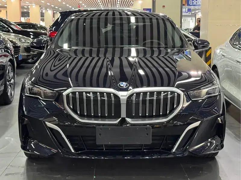 2024 BMW 5 Series 530Li Leading Edition M Sport Package — миниатюра 2