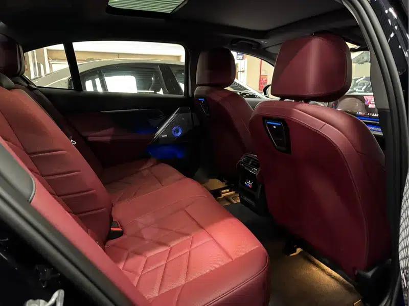 2024 BMW 5 Series 530Li Leading Edition M Sport Package — миниатюра 11